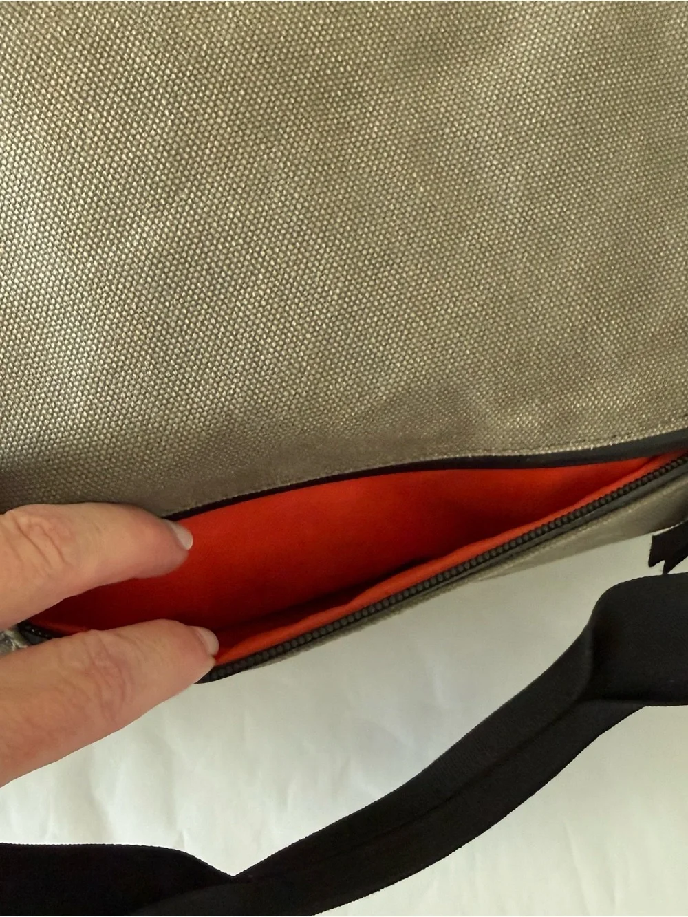 NoBull XL Waxed Gray Canvas Duffle Gym Travel Bag Tote Multiple Int/Ext Pockets